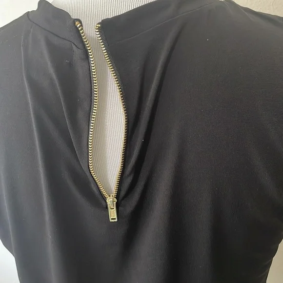 Liz Claiborne Medium Black Sleeveless Dress Blouse with Zipper Detail in Back - Picture 5 of 6